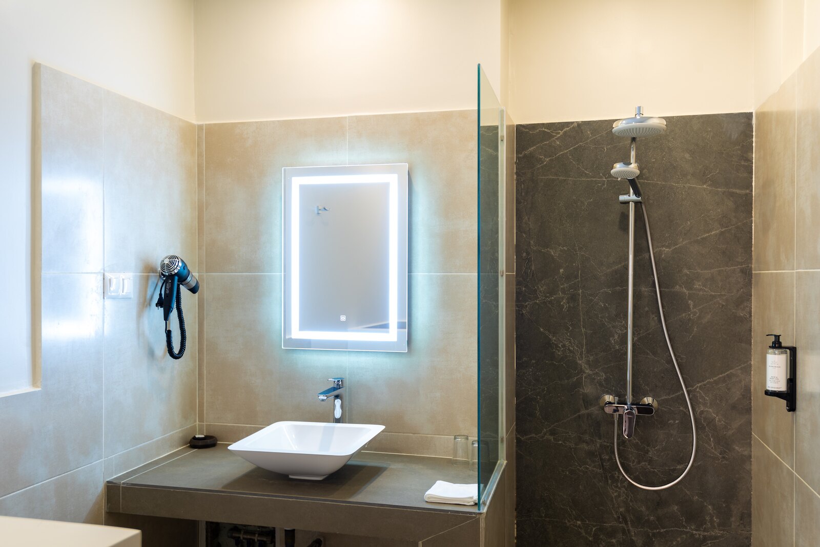 Comfort Room shower