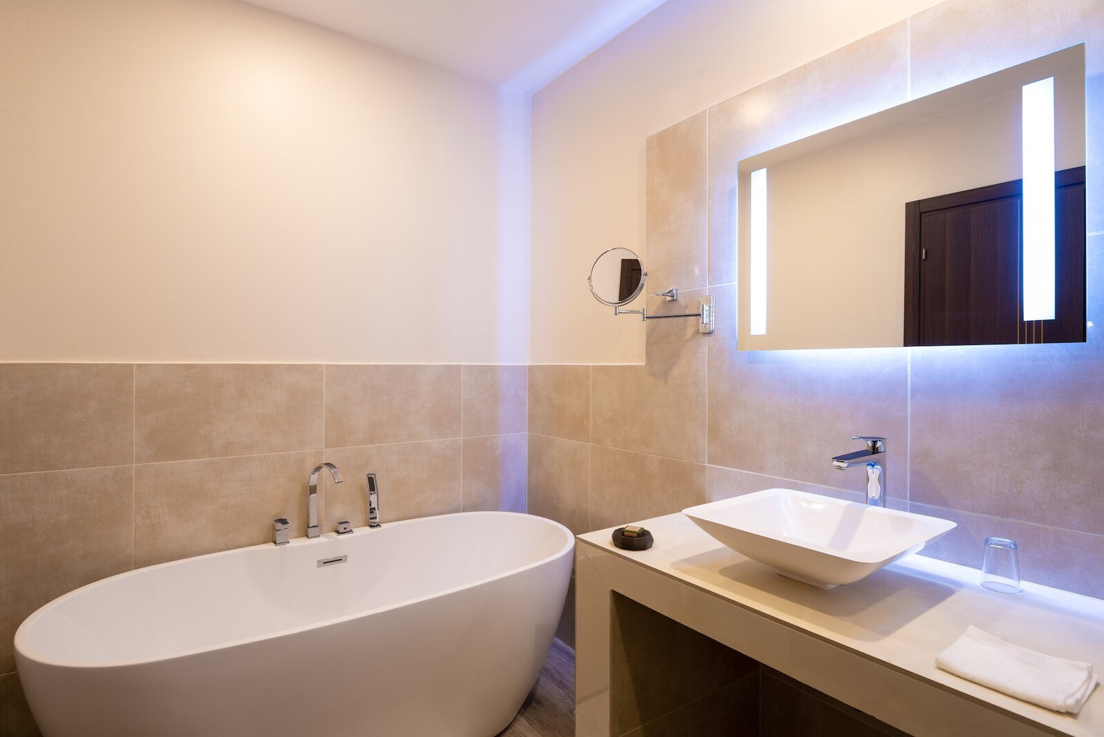 Deluxe Suite bathroom